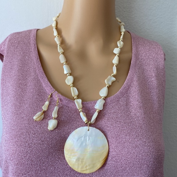 Handmade-Only Fantasy     Set of 3 necklaces - Picture 3 of 4